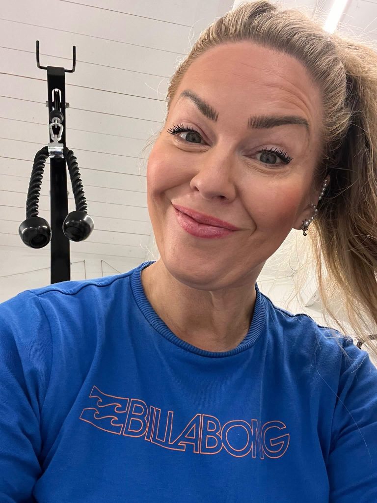 I’M SO PROUD I have a client with clicky painful knees, she wants to be able go squat as it’s a fundamental functional move t…